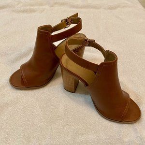 Peep-toe strapped Mules